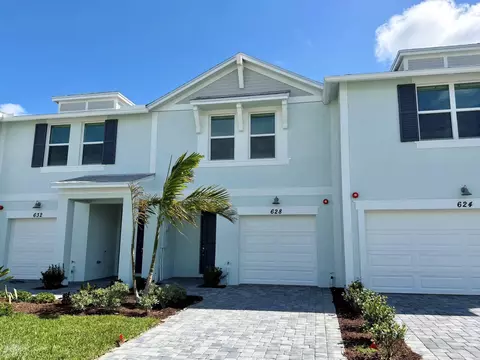 628 Salisbury Cir, Fort Pierce, FL 34982