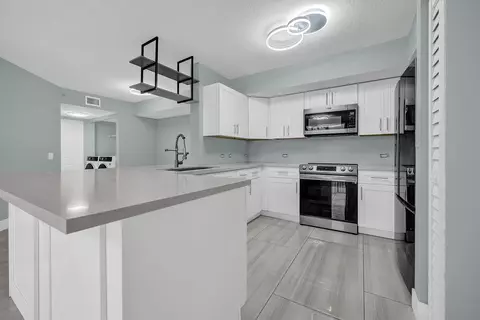 1010 Villa Cir, Boynton Beach, FL 33435