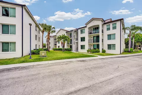 1010 Villa Cir, Boynton Beach, FL 33435