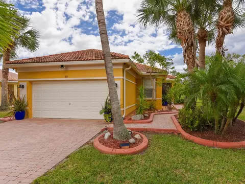 833 NW Rutherford Ct NW, Port Saint Lucie, FL 34983