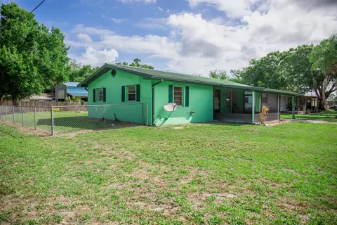 Exterior - 1120 SW 8th Ct, Okeechobee, FL 34974 photo 2 of 4