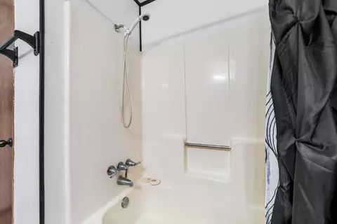 Bath - 1120 SW 8th Ct, Okeechobee, FL 34974 photo 4 of 5