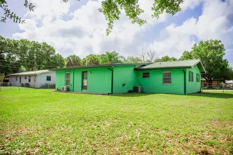 Exterior - 1120 SW 8th Ct, Okeechobee, FL 34974 photo 3 of 4