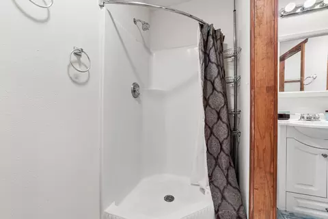 Bath - 1120 SW 8th Ct, Okeechobee, FL 34974 photo 2 of 5