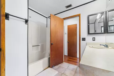 Bath - 1120 SW 8th Ct, Okeechobee, FL 34974 photo 5 of 5