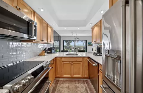 Kitchen - 218 NEdgewater Dr #218, Stuart, FL 34996 photo 4 of 5