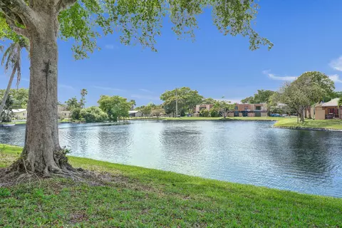 8992 Palm Tree Ln #8992, Pembroke Pines, FL 33024