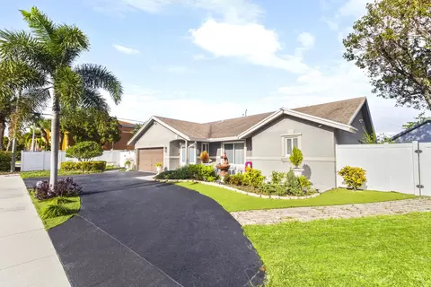 4040 NE 6th Ave, Pompano Beach, FL 33064