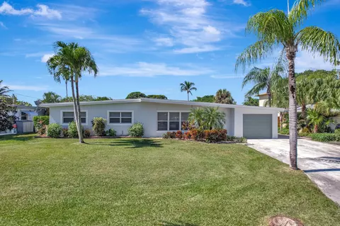 6821 Kingston Dr, Lake Worth, FL 33462