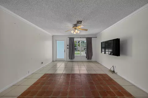 Living - 3213 Dover Rd, Pompano Beach, FL 33062 photo 6 of 8