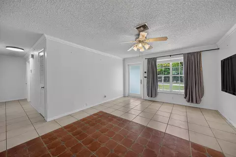 Living - 3213 Dover Rd, Pompano Beach, FL 33062 photo 5 of 8