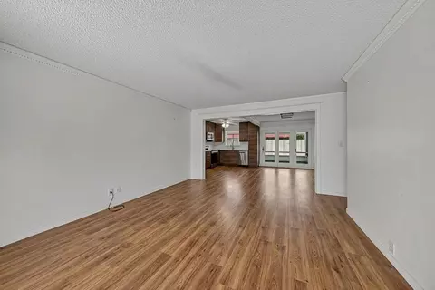 Living - 3213 Dover Rd, Pompano Beach, FL 33062 photo 2 of 8