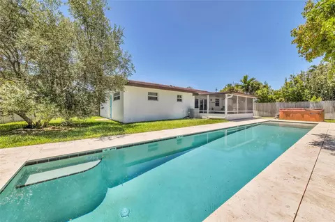 3213 Dover Rd, Pompano Beach, FL 33062