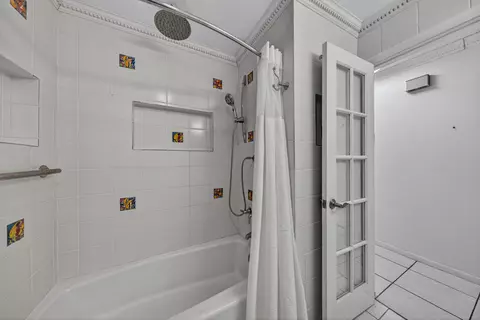 Bath - 3213 Dover Rd, Pompano Beach, FL 33062 photo 2 of 3