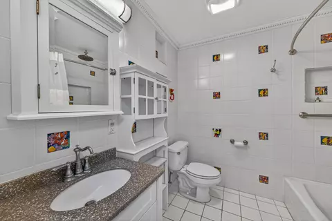 Bath - 3213 Dover Rd, Pompano Beach, FL 33062 photo 1 of 3