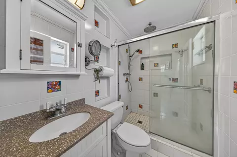 Bath - 3213 Dover Rd, Pompano Beach, FL 33062 photo 3 of 3