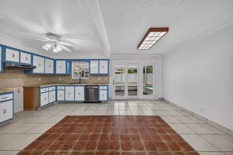 Kitchen - 3213 Dover Rd, Pompano Beach, FL 33062 photo 4 of 5