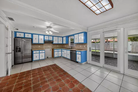 Kitchen - 3213 Dover Rd, Pompano Beach, FL 33062 photo 5 of 5