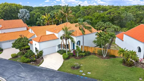 2596 La Cristal Cir, Palm Beach Gardens, FL 33410