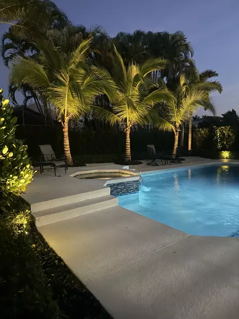Exterior - 4620 SE Winter Haven Ct, Stuart, FL 34997 photo 8 of 10