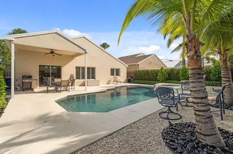 Exterior - 4620 SE Winter Haven Ct, Stuart, FL 34997 photo 4 of 10