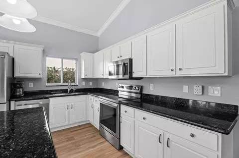 Kitchen - 4620 SE Winter Haven Ct, Stuart, FL 34997 photo 2 of 2