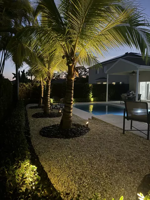 Exterior - 4620 SE Winter Haven Ct, Stuart, FL 34997 photo 9 of 10