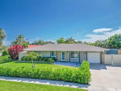 8099 Santa Fe Trl, Boca Raton, FL 33487