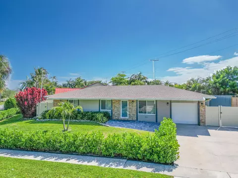 8099 Santa Fe Trl, Boca Raton, FL 33487