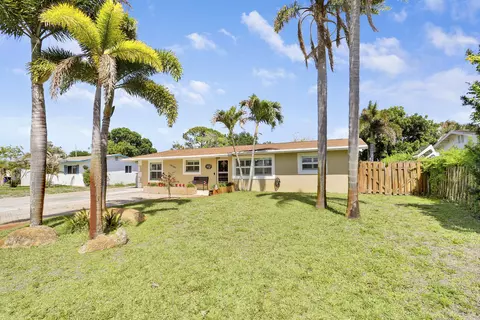 19049 SE Robert Dr, Jupiter, FL 33469