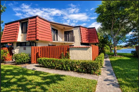 3915 Victoria Dr, West Palm Beach, FL 33406