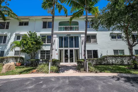 2829 NE 30th St #302, Fort Lauderdale, FL 33306