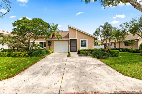 8089 Springtree Rd, Boca Raton, FL 33496