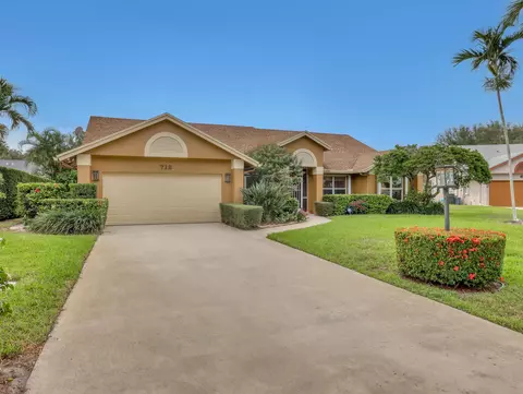 712 Golf Ct, Delray Beach, FL 33445