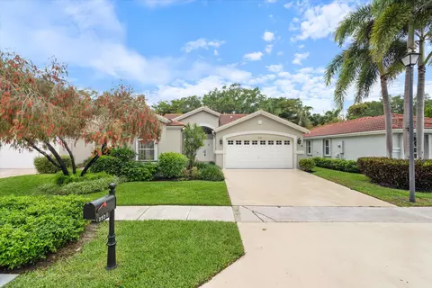 9950 Harbour Lake Cir, Boynton Beach, FL 33437