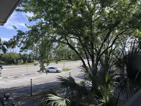 Exterior - 1150 E Sample Rd, Pompano Beach, FL 33064 photo 3 of 5