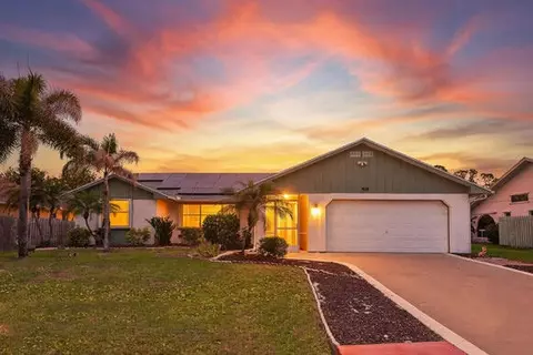 933 SE Streamlet Ave, Port Saint Lucie, FL 34983