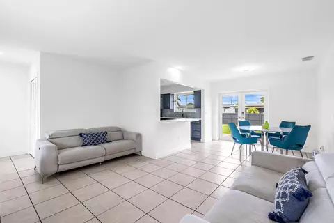 8781 NW 15th St, Pembroke Pines, FL 33024