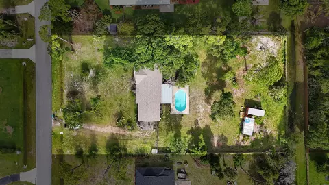 8631 Hidden Pines Rd, Fort Pierce, FL 34945
