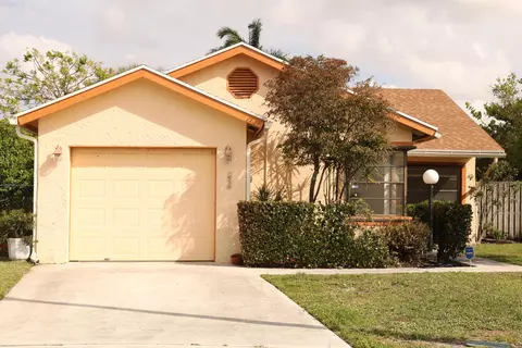 4530 E Willow Pond Ct E, West Palm Beach, FL 33417