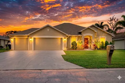 249 SE Whitmore Dr, Port Saint Lucie, FL 34984