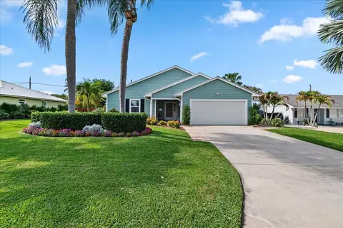 8093 SE Carlton St, Hobe Sound, FL 33455