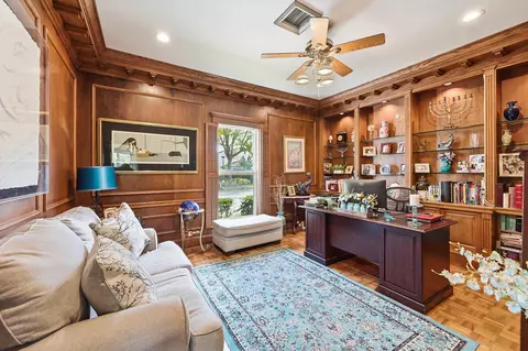 9001 N Lake Dasha Dr, Plantation, FL 33324
