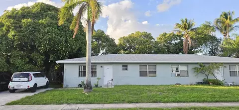 233 SE 26th Ave, Boynton Beach, FL 33435