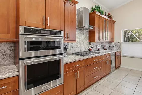 Kitchen - 7213 SE Magellan Ln, Stuart, FL 34997 photo 5 of 8
