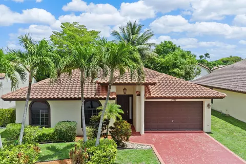 7039 Golf Pointe Cir, Tamarac, FL 33321