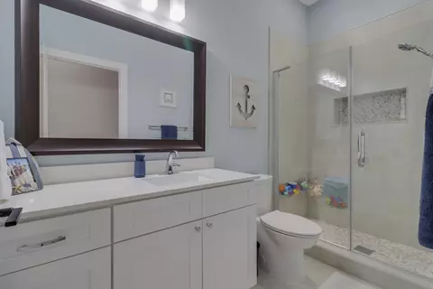 Bath - 167 E Hampton Way, Jupiter, FL 33458 photo 4 of 4