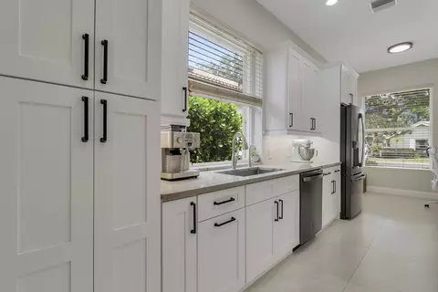 Kitchen - 167 E Hampton Way, Jupiter, FL 33458 photo 4 of 7