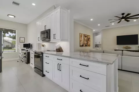 Kitchen - 167 E Hampton Way, Jupiter, FL 33458 photo 2 of 7