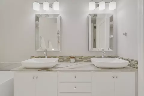 Bath - 167 E Hampton Way, Jupiter, FL 33458 photo 2 of 4